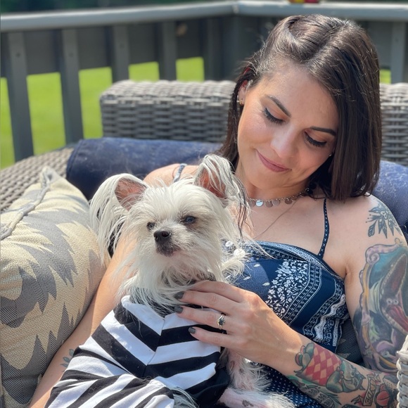 Meet your Posher, Laura - Picture 2 of 7